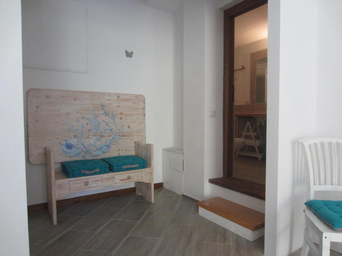 Monolocale San Pantaleo Apartment Екстериор снимка